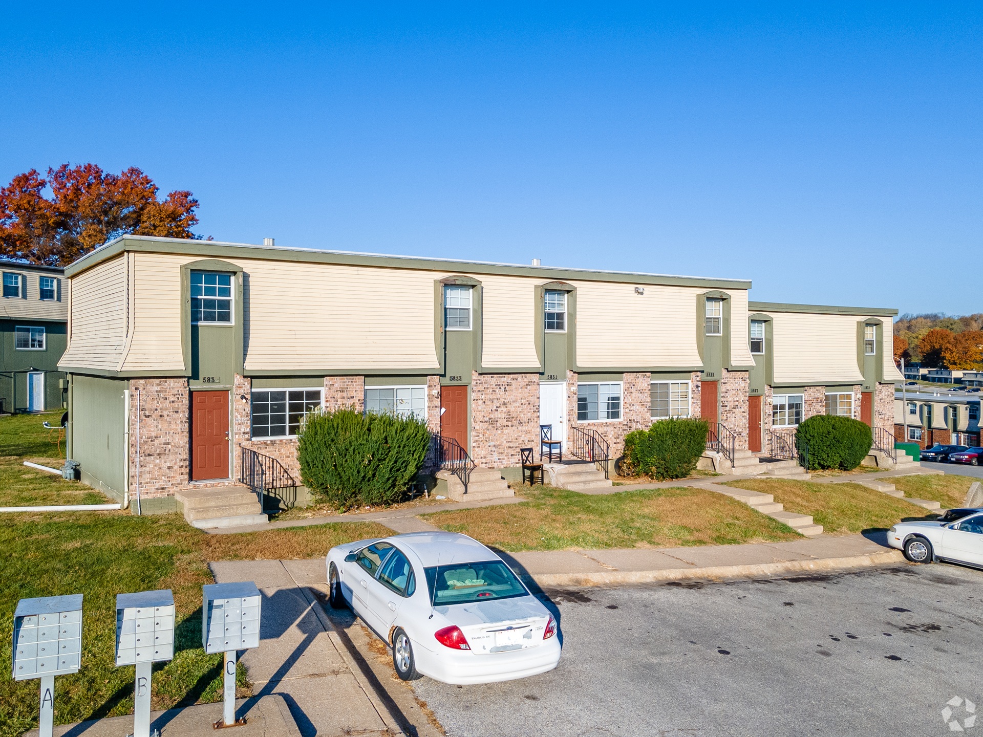 Green Village Townhomes community in Kansas City Missouri